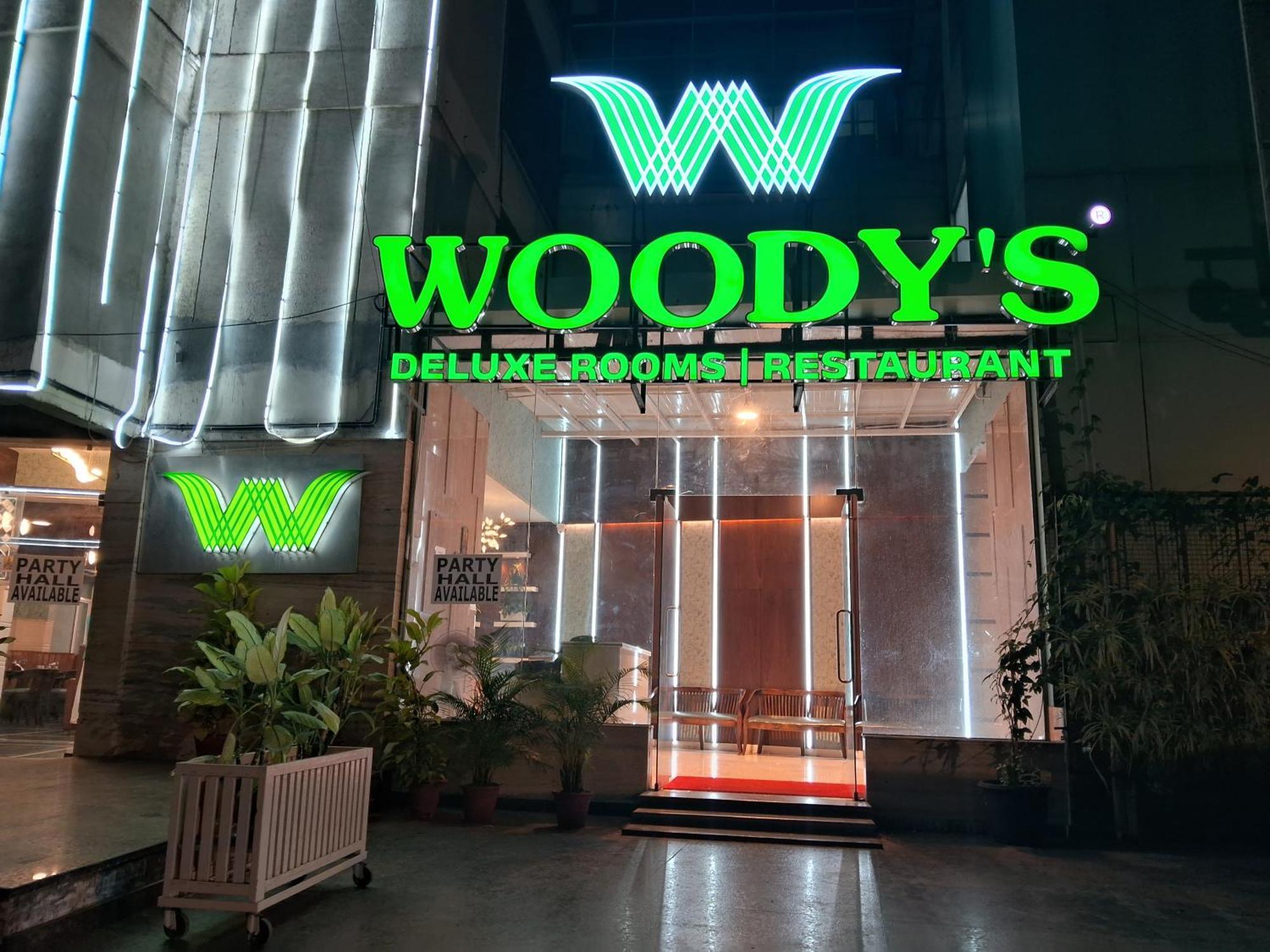 Woody'S Hotel Bangalore Exterior foto